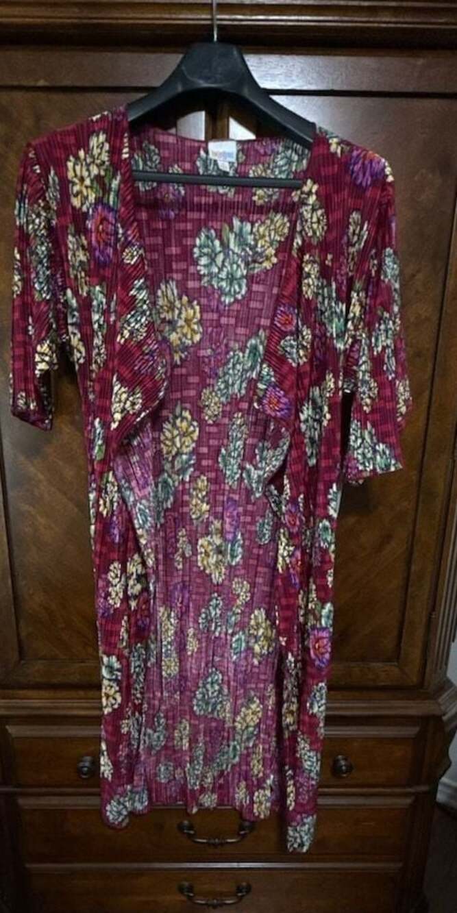 LuLaRoe Shirley Kimono Cardigan Duster Pink Floral Crinkle 3/4 Sleeve Size S NWT